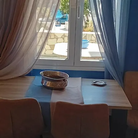 La_nouar Tinos